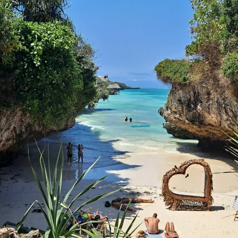 Mtende Beach & Kuza Cave